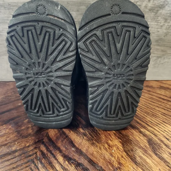 Toddler Size 6 Black Ugg Boots - Picture 4 of 7